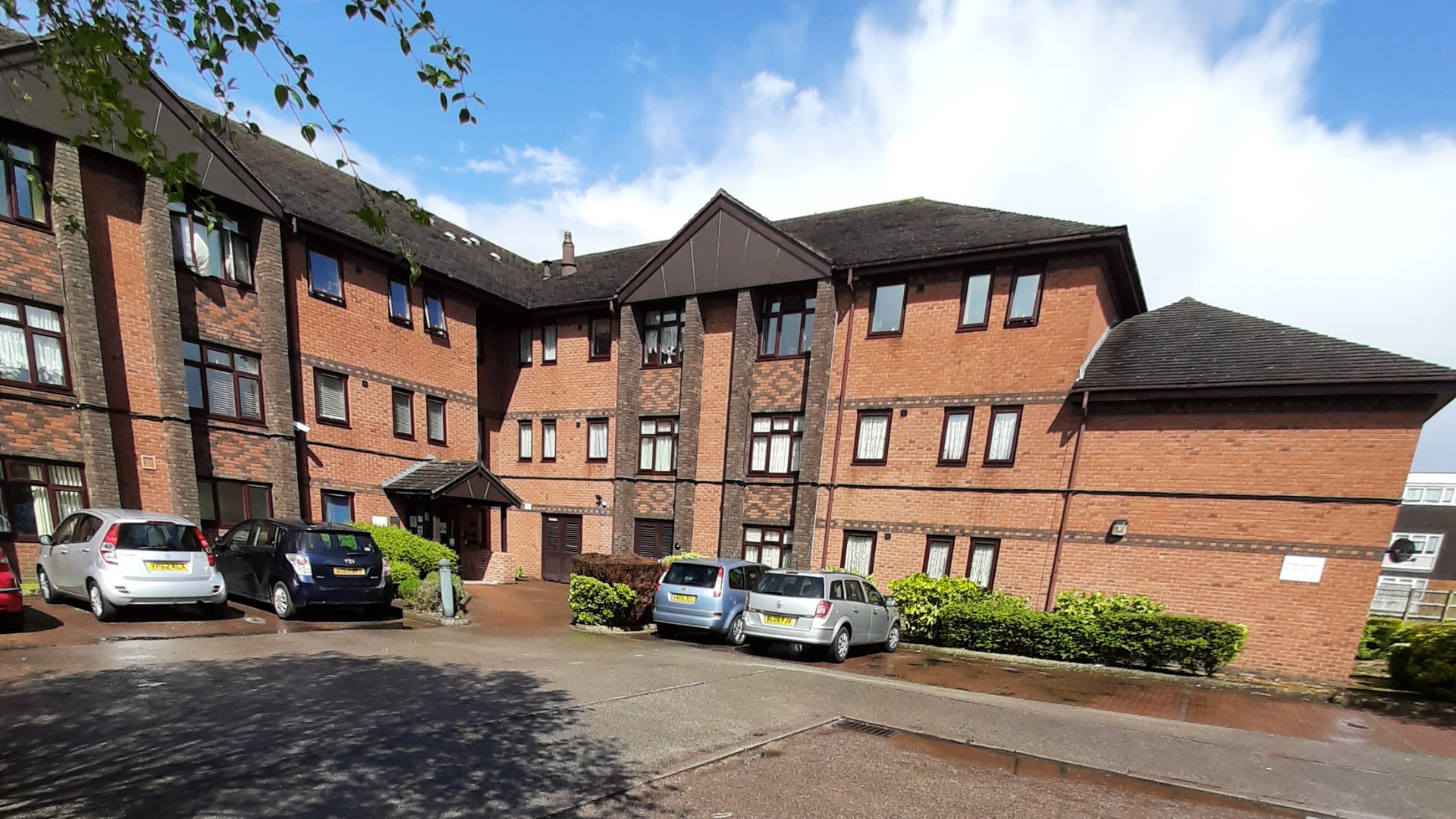 Sunny day outside of Jack David House